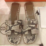 에르메스 오란 샌들 스네이크래더