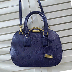 버버리 엠보싱 체크 가죽