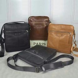 발렌시아가 남성백