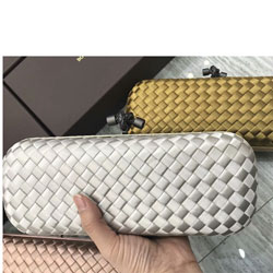 보테가 위빙 파일 므와레 스트레치 놋 클러치 VHIH8 1000