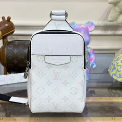 루이비통  아웃도어 슬링 백 M30741