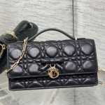 크리스찬디올 숄더백 M2602